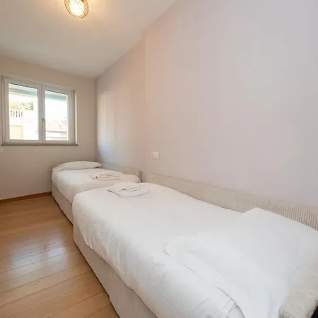 Apartament Elegante E Luminoso Con Box Auto A Pochi Passi Da Metropolitana M4
