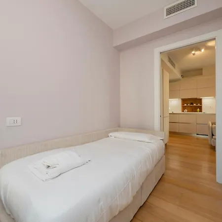 Apartament Elegante E Luminoso Con Box Auto A Pochi Passi Da Metropolitana M4 Mediolan