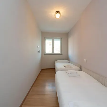 Apartament Elegante E Luminoso Con Box Auto A Pochi Passi Da Metropolitana M4 Mediolan