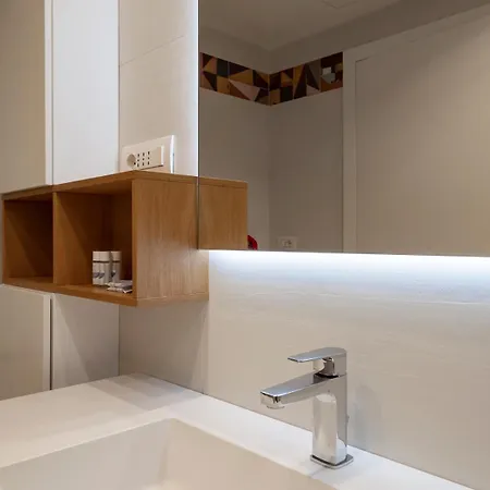 Apartmán Elegante E Luminoso Con Box Auto A Pochi Passi Da Metropolitana M4 *